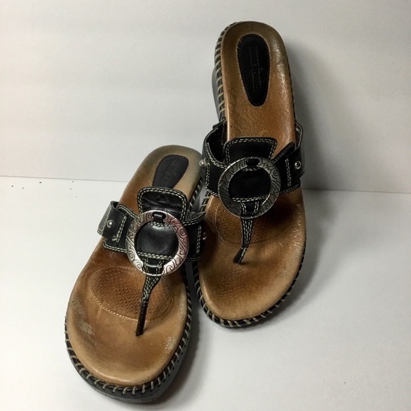 minnetonka sandals near me